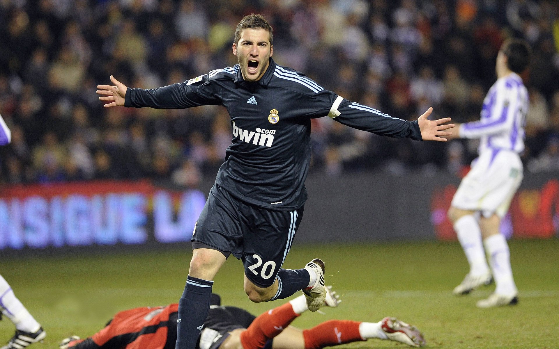 突尼斯加时决胜，凯恩关键回合铁血不软—一场胜负之间的唯一性时刻